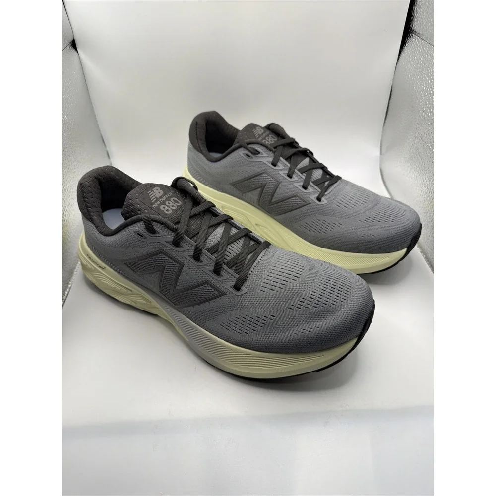 New Balance Men's Running Shoe Fresh‎ Foam. 880V15 Grey/Grey. Size 12D. M880F15